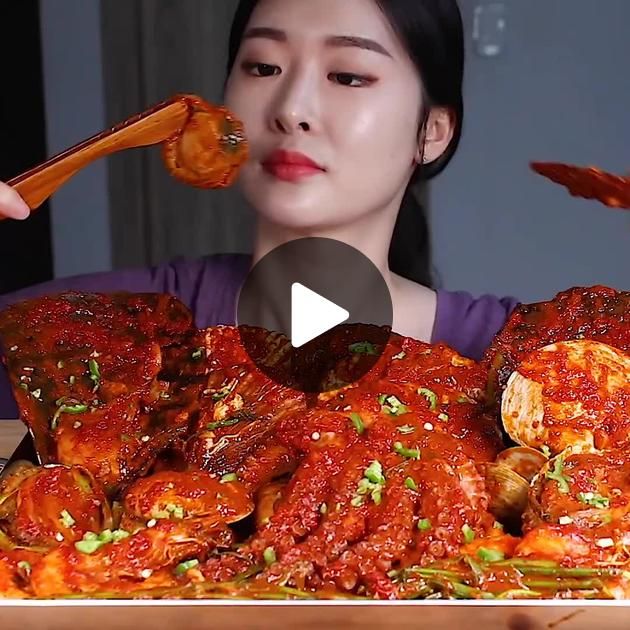 TikTok Mukbang: Fenomena Konsumsi Berlebihan yang Menghibur dan Kontroversial