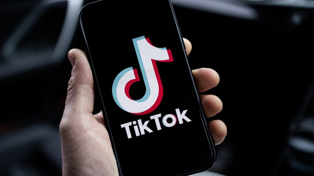 TikTok News: Lebih dari Sekadar Joget, Sumber Informasi yang Berkembang Pesat (dan Kontroversial)